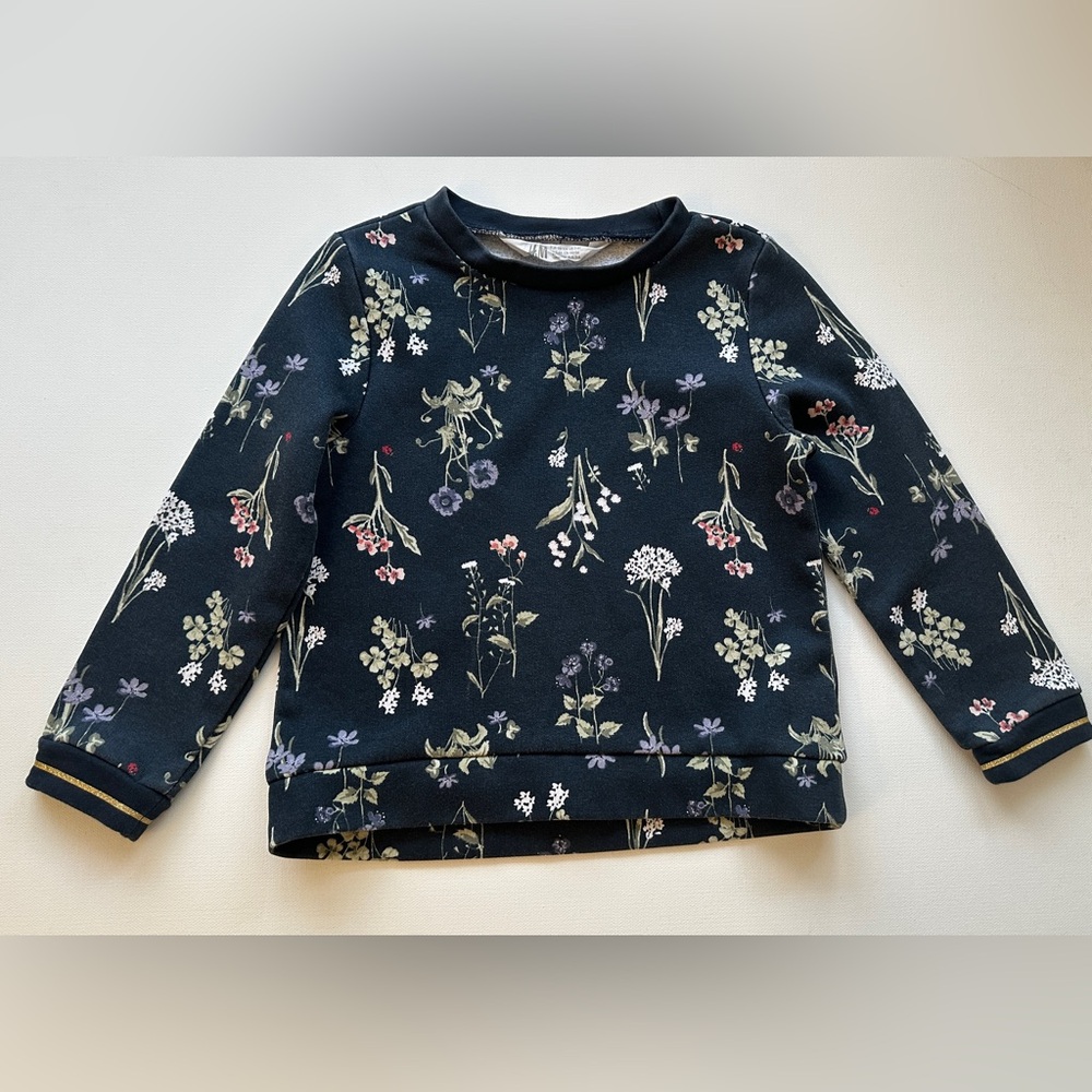 H&M girl’s Floral Kids Sweatshirt.  Size 2-4Y.